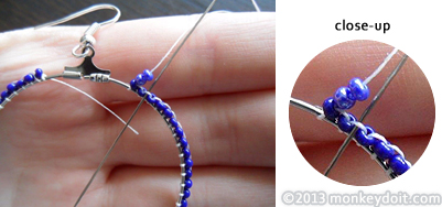 String two beads of a different colour and push the needle underneath the second thread bridge connecting the beads underneath